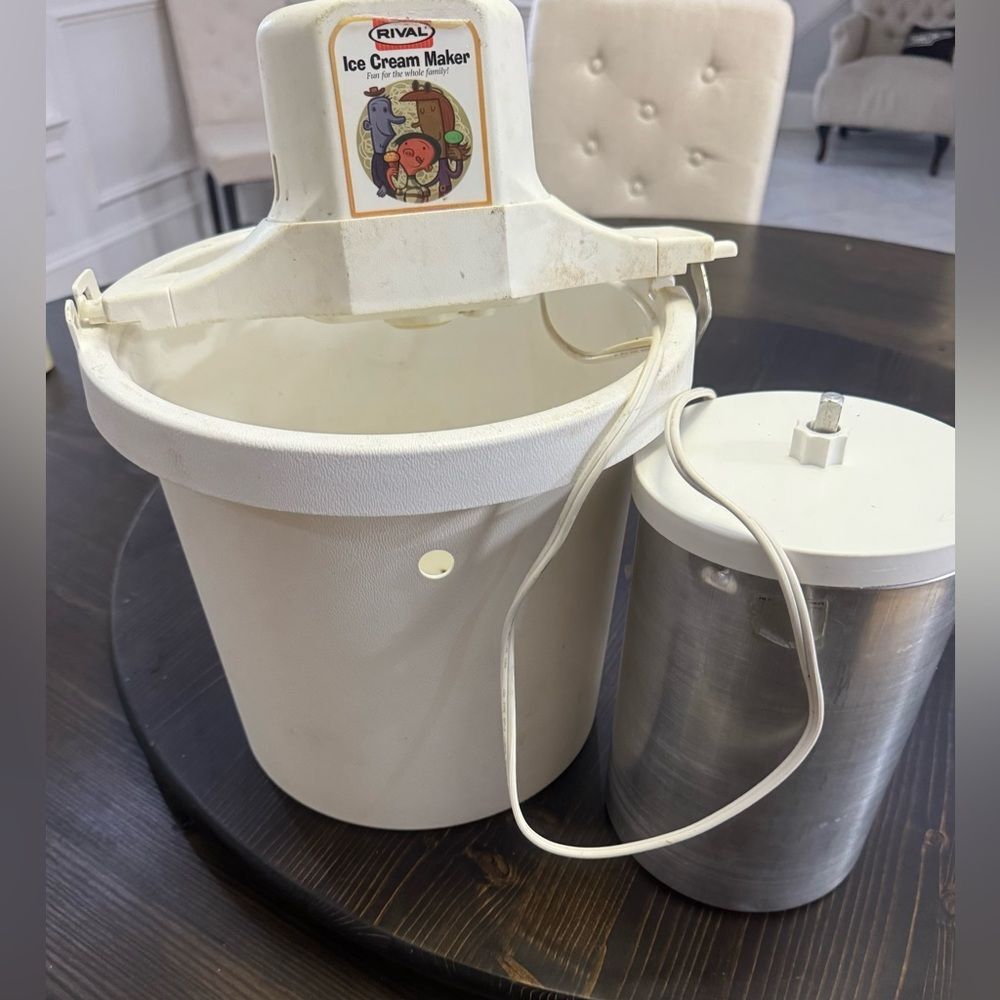 Vintage Rival Ice Cream & Yogurt Freezer Maker Model 8401 Electric 4 Quart